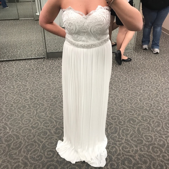 Dresses & Skirts - Ivory prom dress